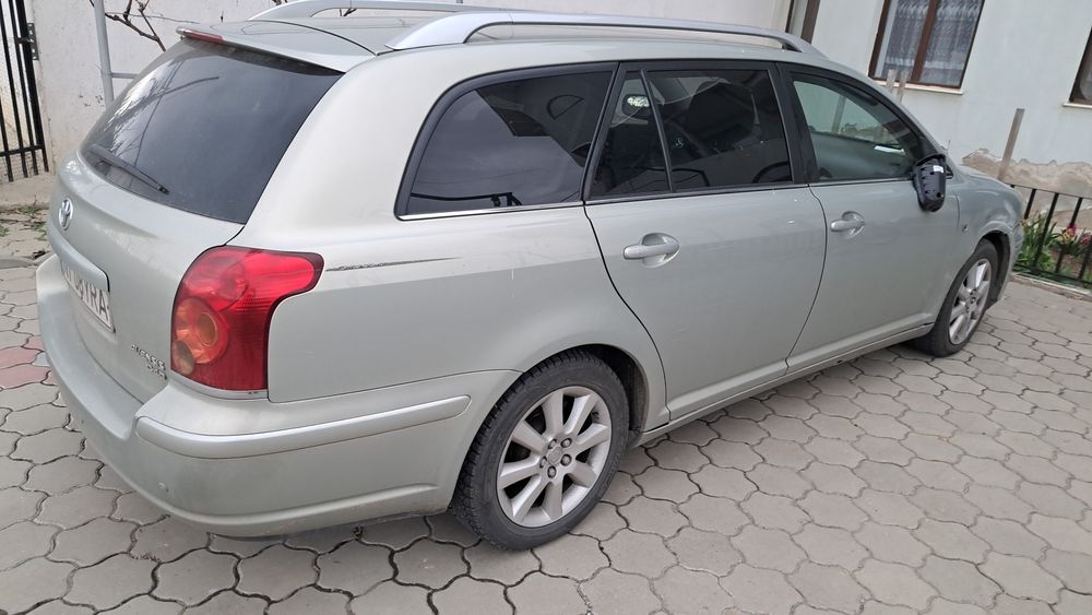 Vând Toyota avensis