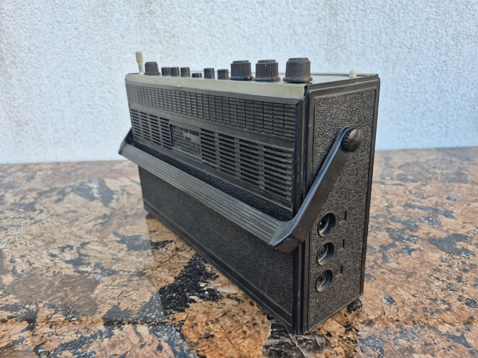 Radio vechi Gloria 4,RP1524Tehnoton SA;Iasi an 1985 functional