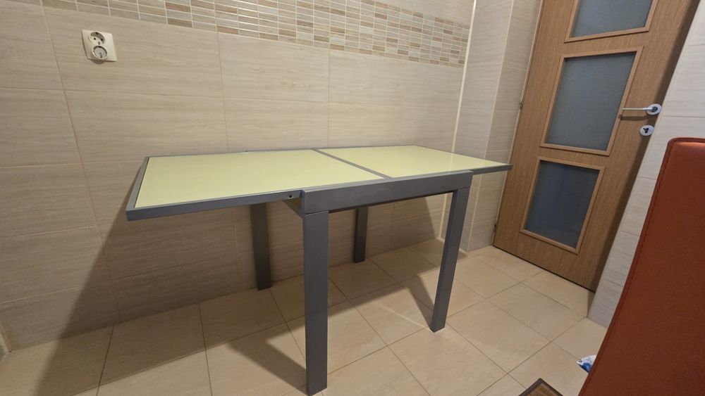 Vând masa Mobexpert