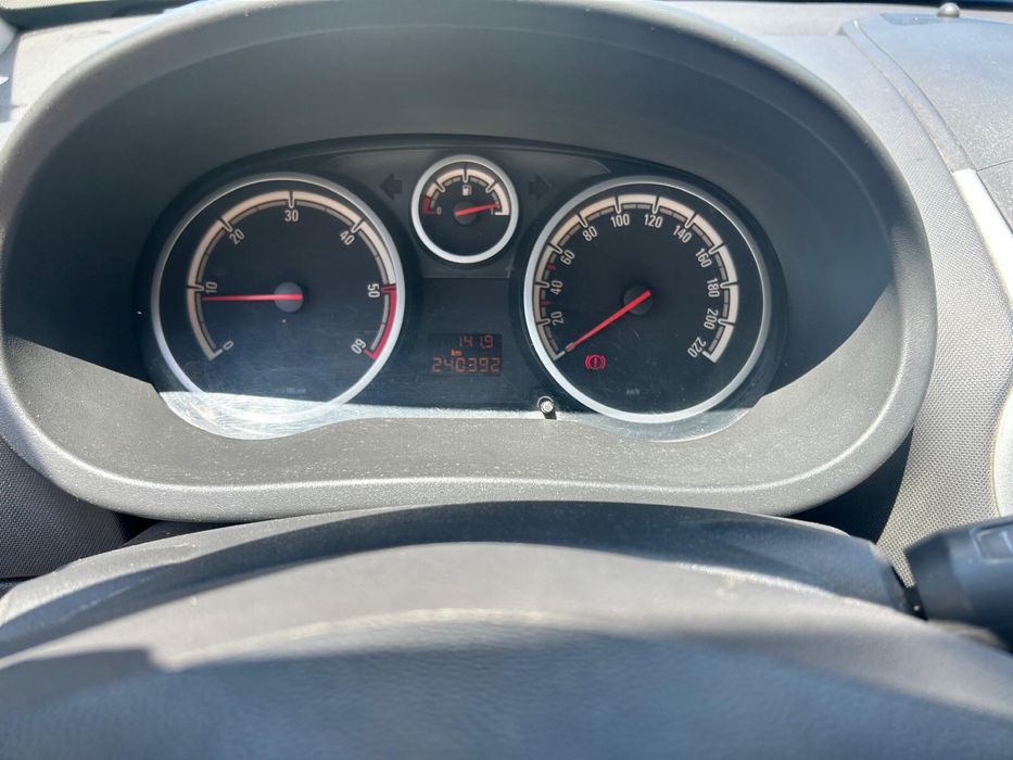 Opel corsa D 2011