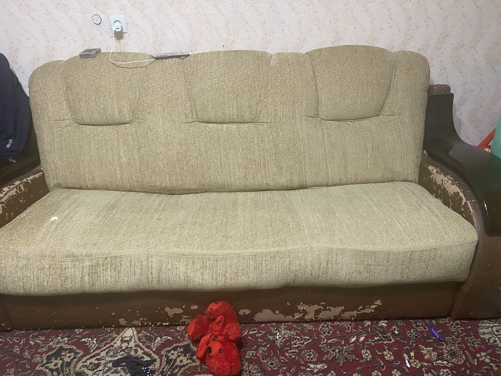 Продается два кресла один маленький диван один большой