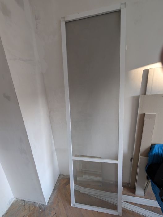 Продавам комарник за балконска врата