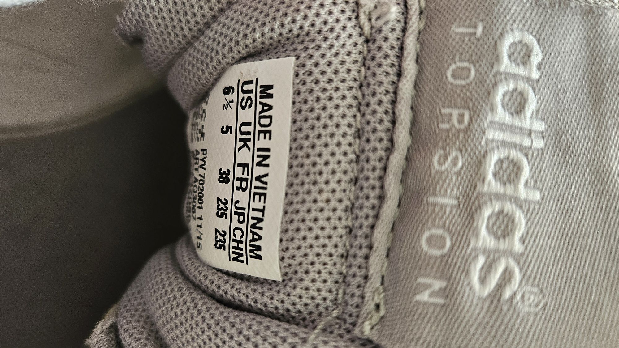 Маратонки Adidas N38