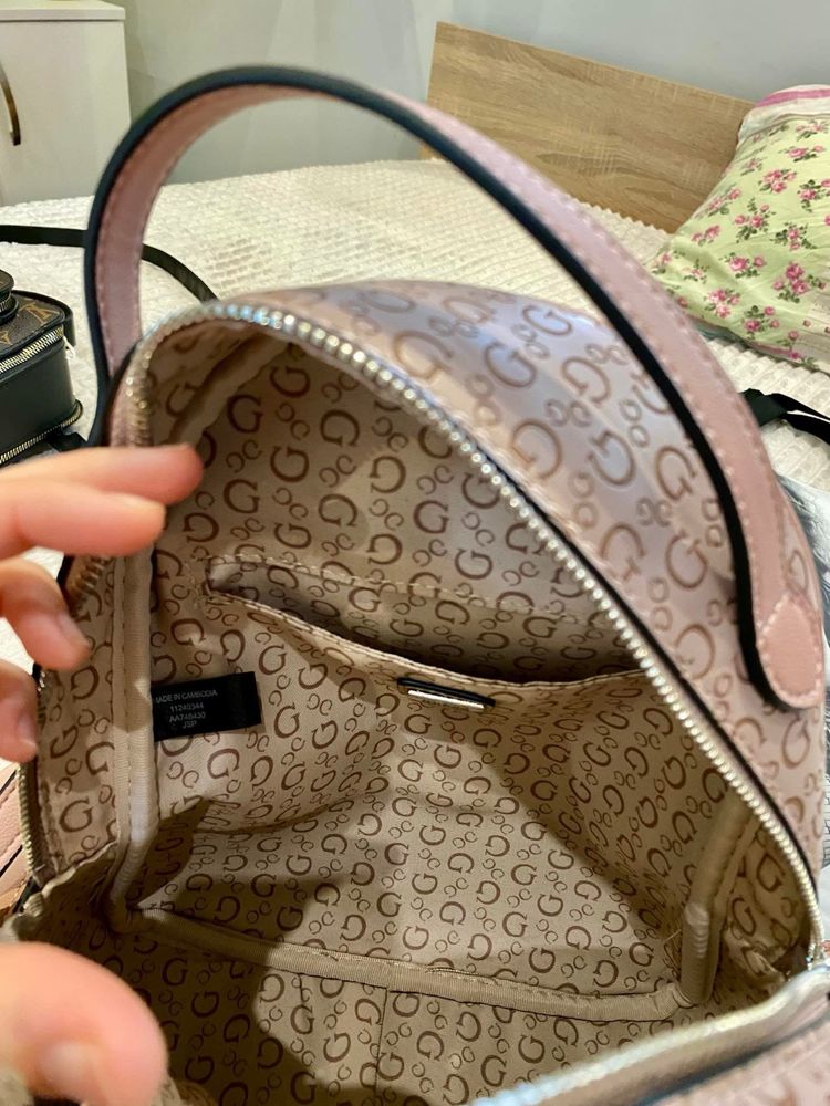 Дамска раница Guess