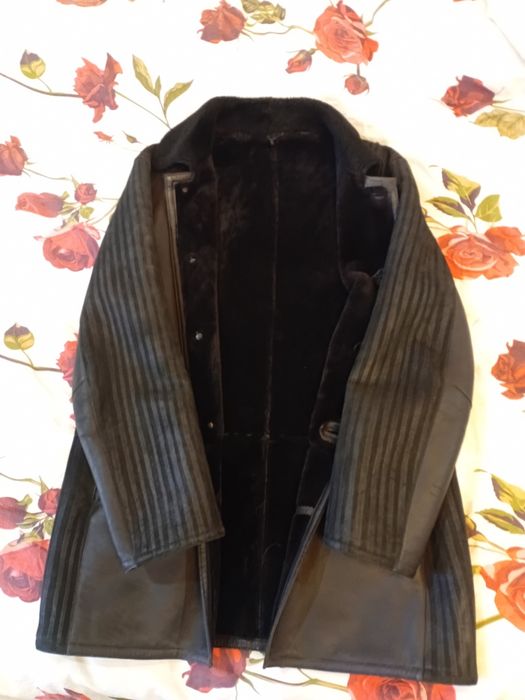 Продам мужскую дубленку. Облегчонка. Размер 52-54. Отличное состояние.