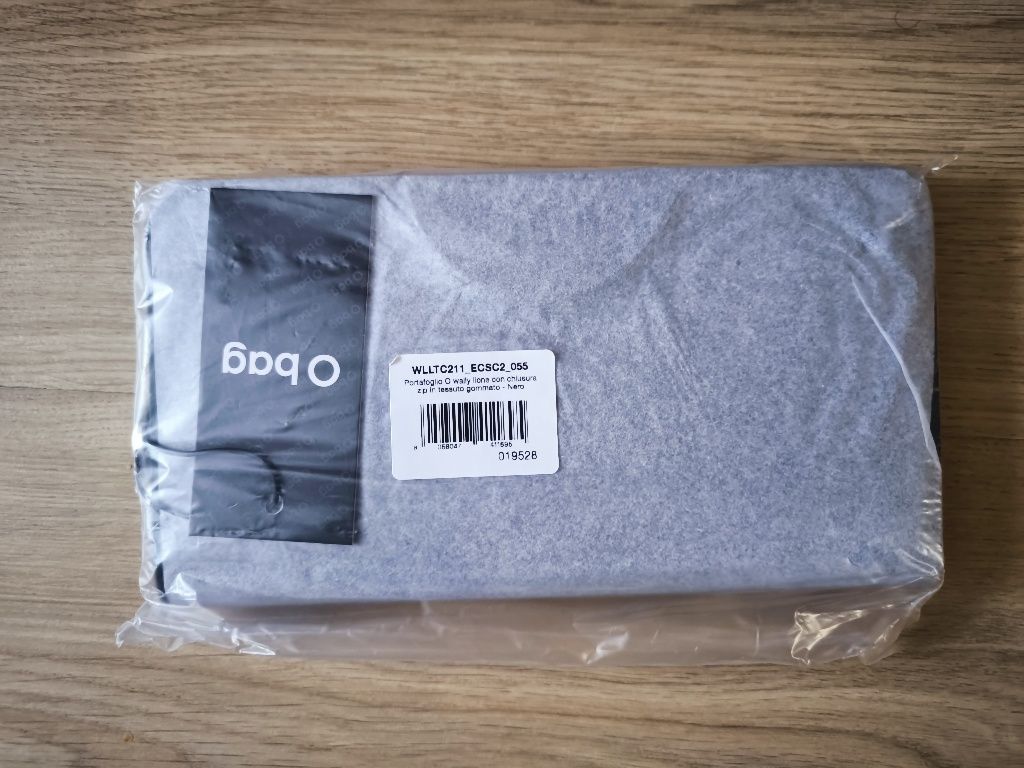 Ново оригинално портмоне O bag, с етикет.
