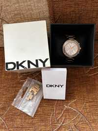 DKNY часовник/ watch