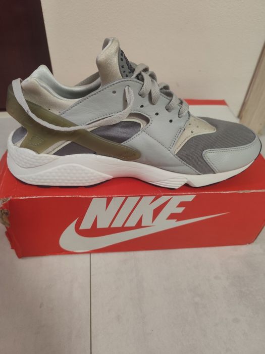 Vând nike huarache
