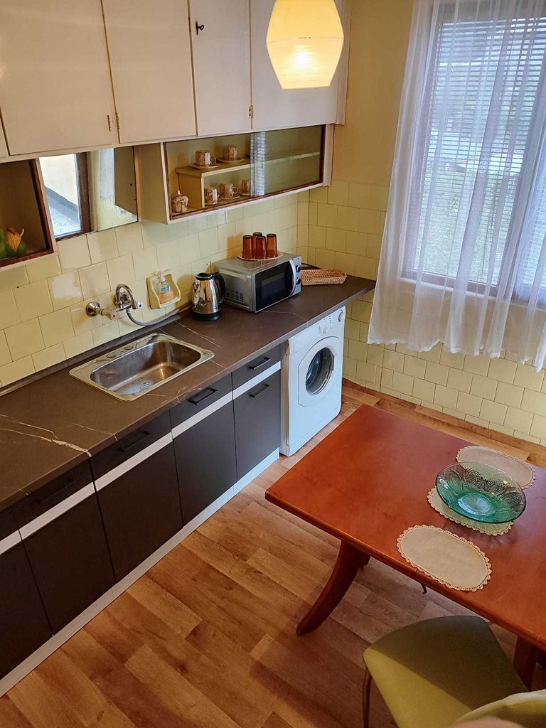 Продава се Многостаен апартамент в Шумен, Център - 150 кв.м за 3 €/кв.м - Снимка #5