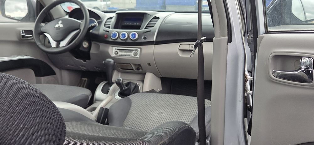 Mitsubishi L 200 climatronic 4x4 Cutie de viteza automată