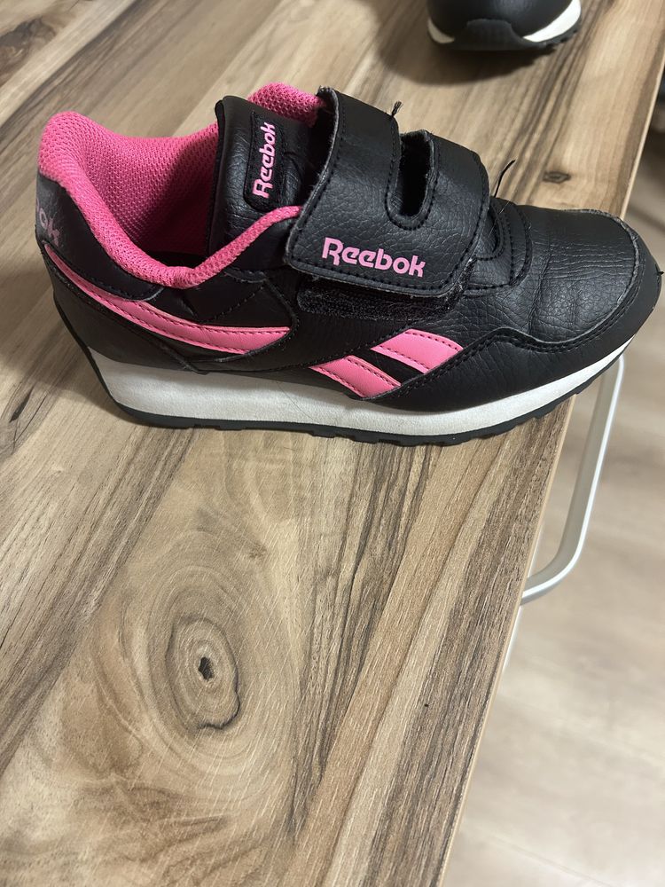 Кожени маратонки Reebok като нови!!