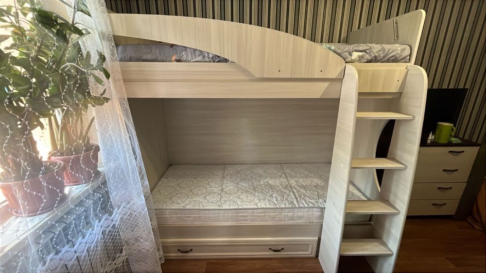 Двухъярусная кровать