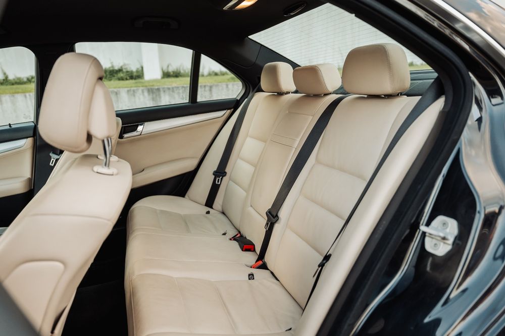 Mercedes-Benz C- Class w204