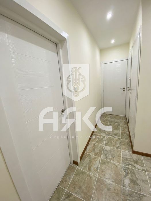 Двустаен апартамент в кв. Обеля 2