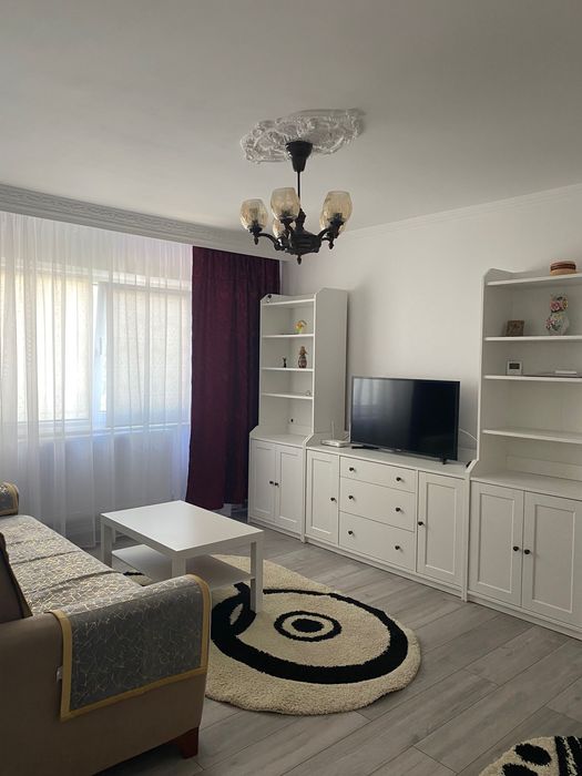 Închiriez apartament