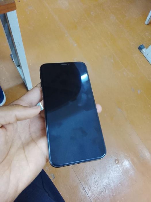 Iphone XS garantiya bor