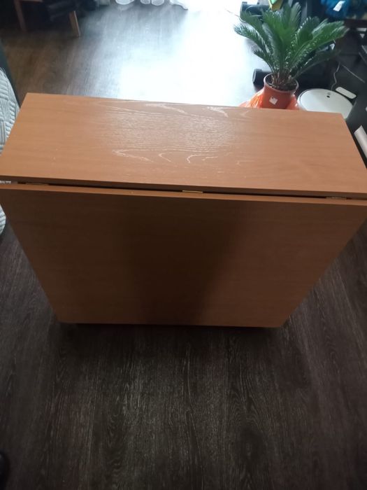 Стол для гостиной.