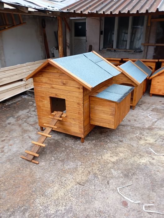 Дървени кучешки колиби