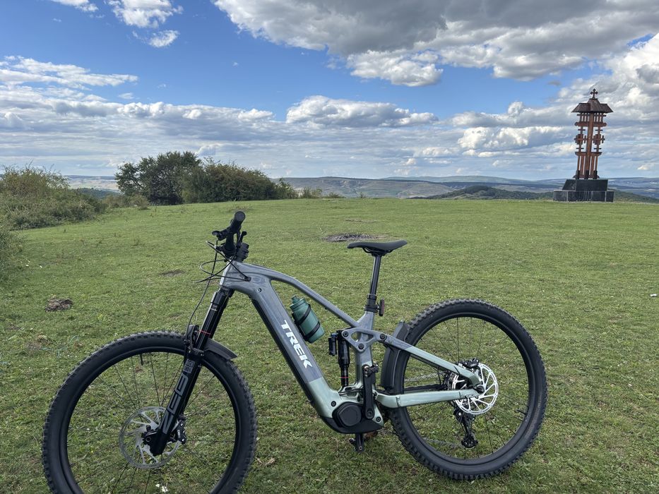 Bicicleta electrica mtb full suspension Trek