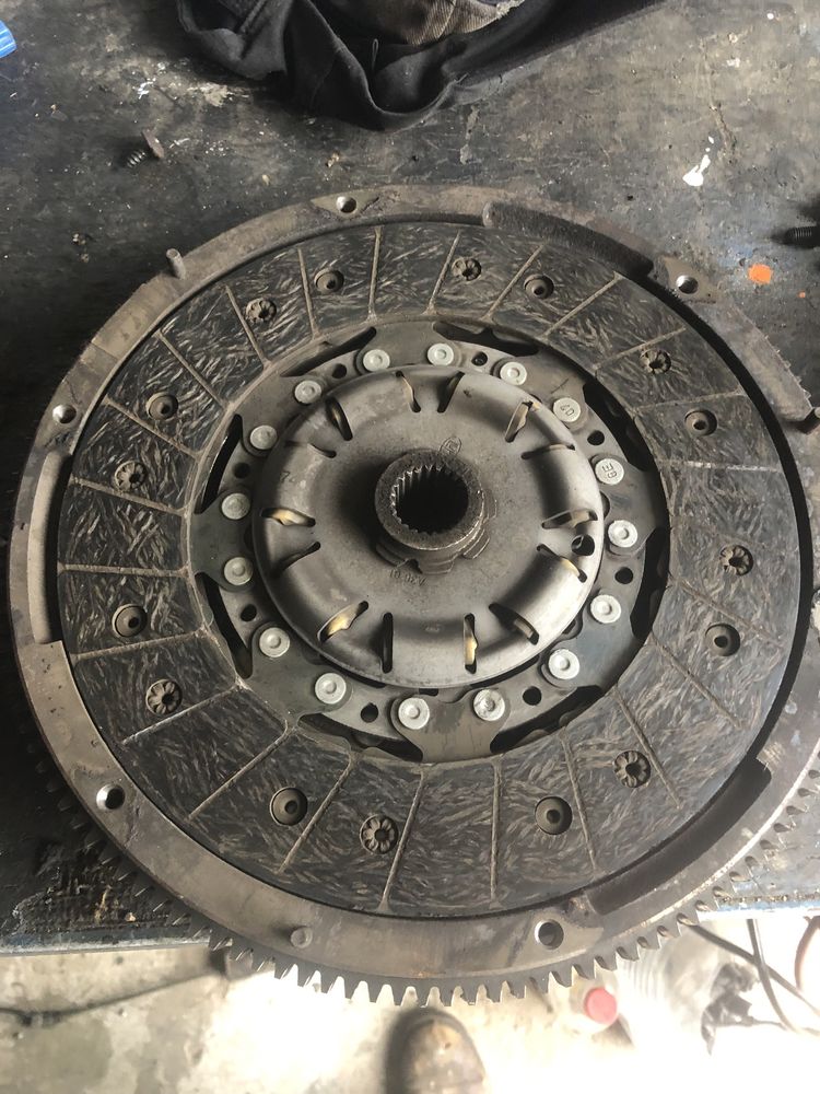 Ambreiaj Volanta masa dubla placa disc Vw Passat B8 2.0 tdi 04L105286L
