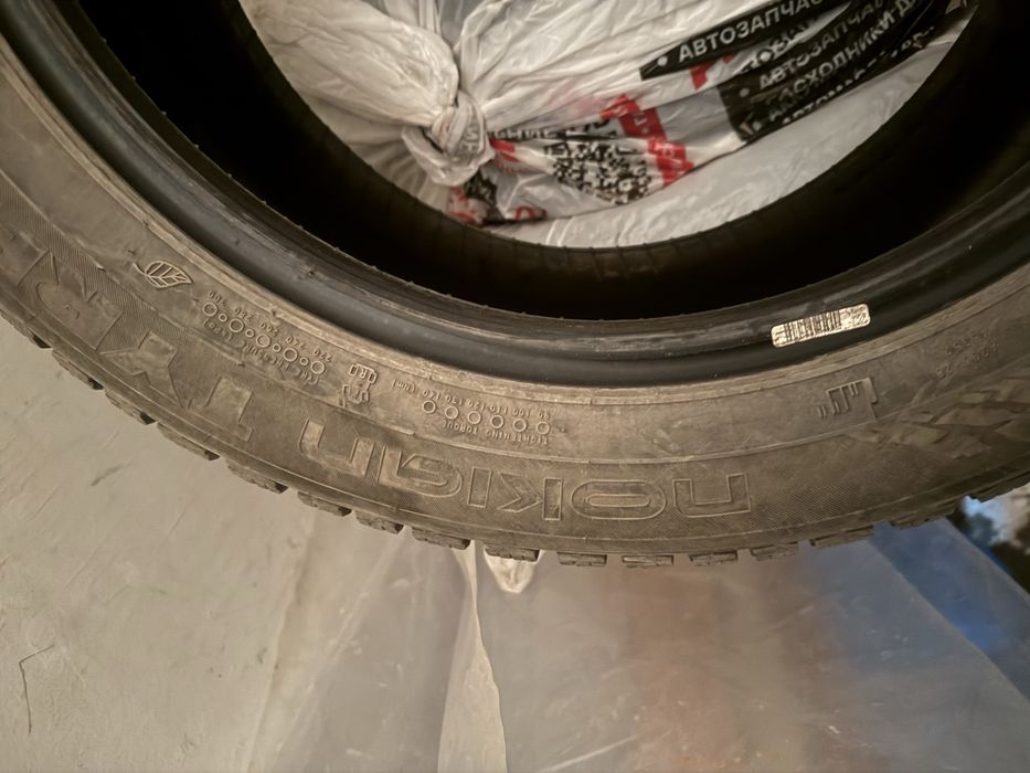 Продаются шины Nokian Hakkapeliitta 9 215/55 R17 98T c шипами.