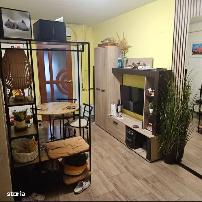 Apartament decomandat în Sărari,  parter,  bloc 1985