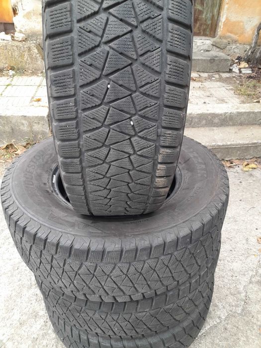 Продава четири гуми 245 70 16 цола,за джип,Bridgestone,ДОТ2019 г.