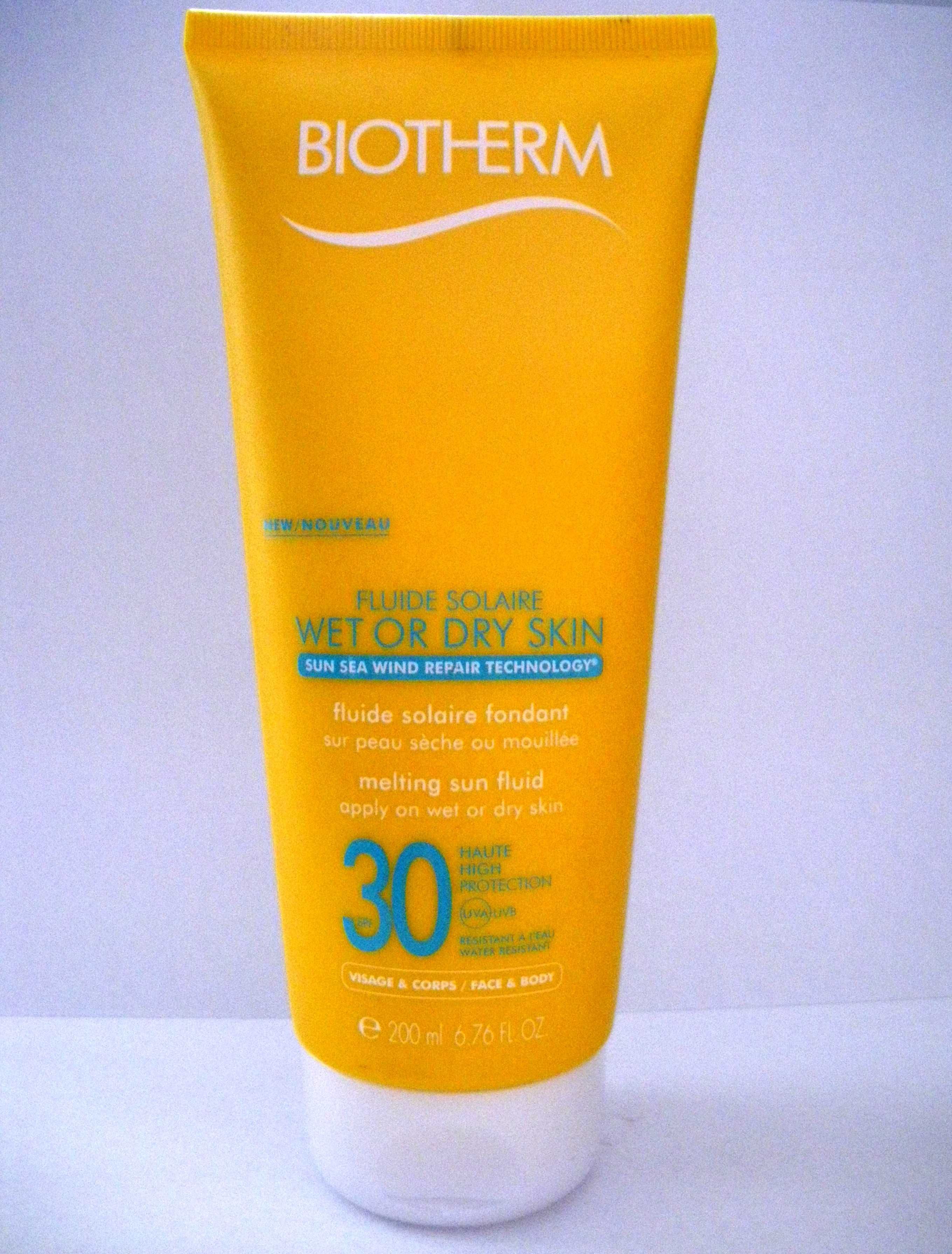 Промо оферта: Biotherm Fluide Solaire SPF 30 Wet or Dry Skin + чанта