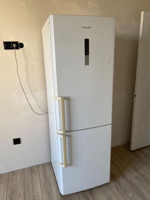 Холодильник самсунг сатылады 65мын тг багасын келисемиз