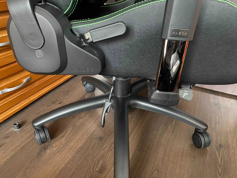 Геймърски стол Razer Iskur – черен/зелен, гаранция до 11.2026