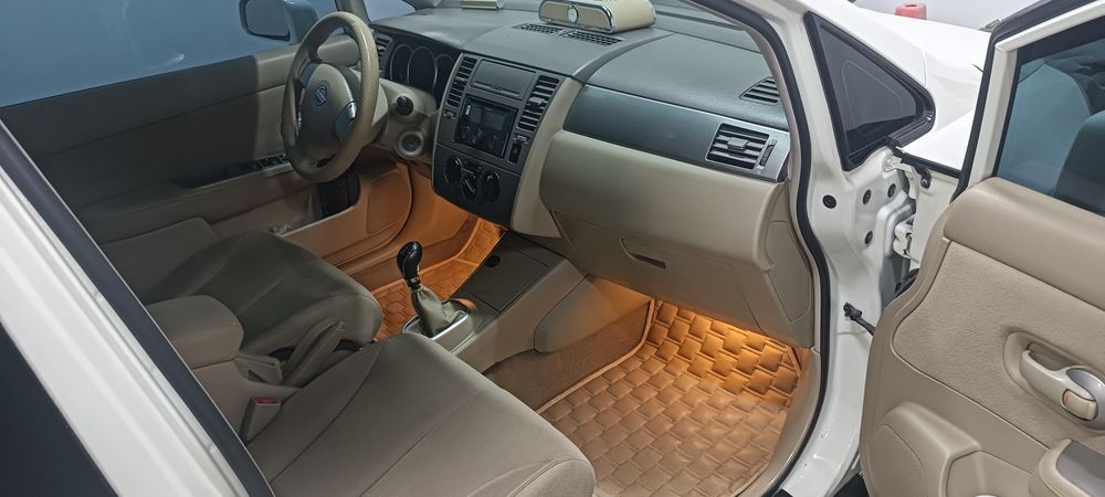 Nissan tiida  Idial