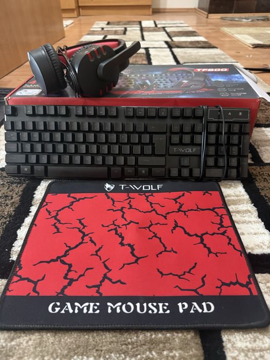Vand 1 tastatura si 1 tastatura+mouse+mouse pad
