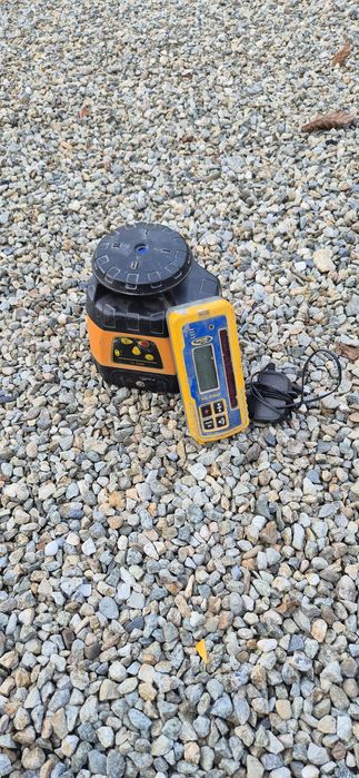 Vand nivela laser rotativa GeoFennel FL 245HV