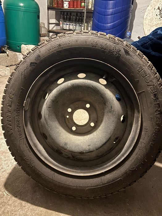 Vând 2 cauciucuri Logan