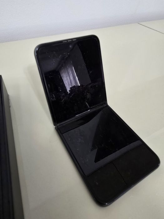 Samsung Z flip 3 / 254 gb Memorie / 8gb RAM