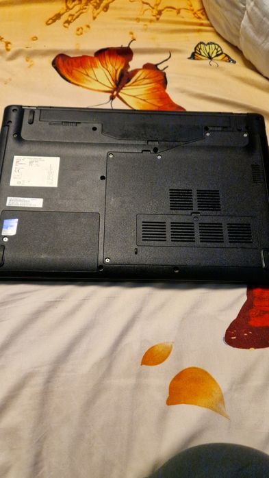 Vând laptop fujitsu i5 5200u 8 gb ram ddr3 placa video integrata 4gb