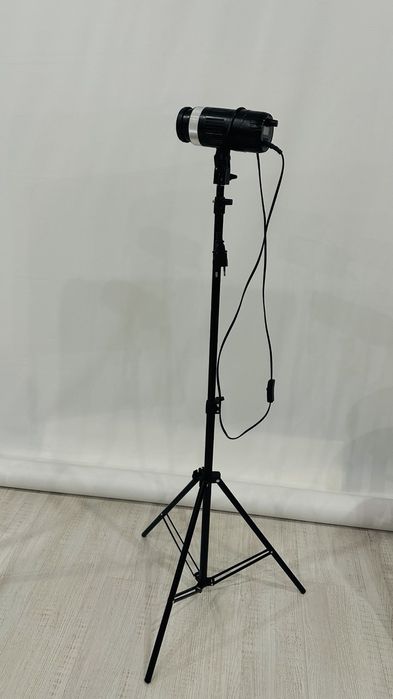 Цветной профессиональный свет RGB,со сьемными насадками 6 цветов