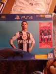 Vând PlayStation 4 aproape nou   vând urgent prețul este negociabil