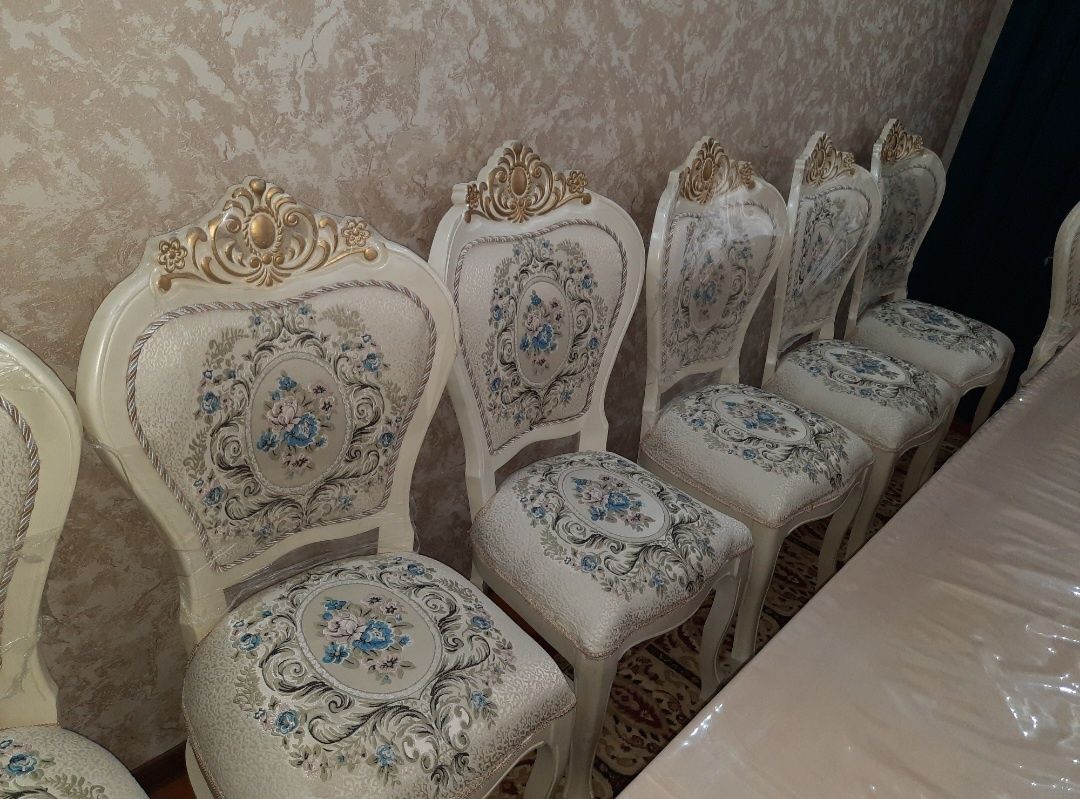 Стол стулья новые