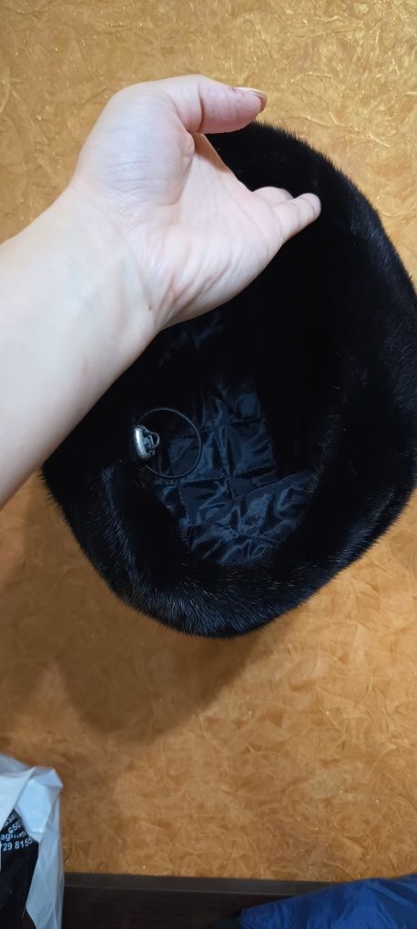 Продам зимнию женскую шапку