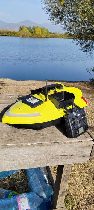 Лодка за захранка V020 Neon GPS 40т. 12000мач. Батерия