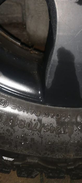 De vânzare genți de aluminiu cu cauciucuri de iarna  wv Amarok