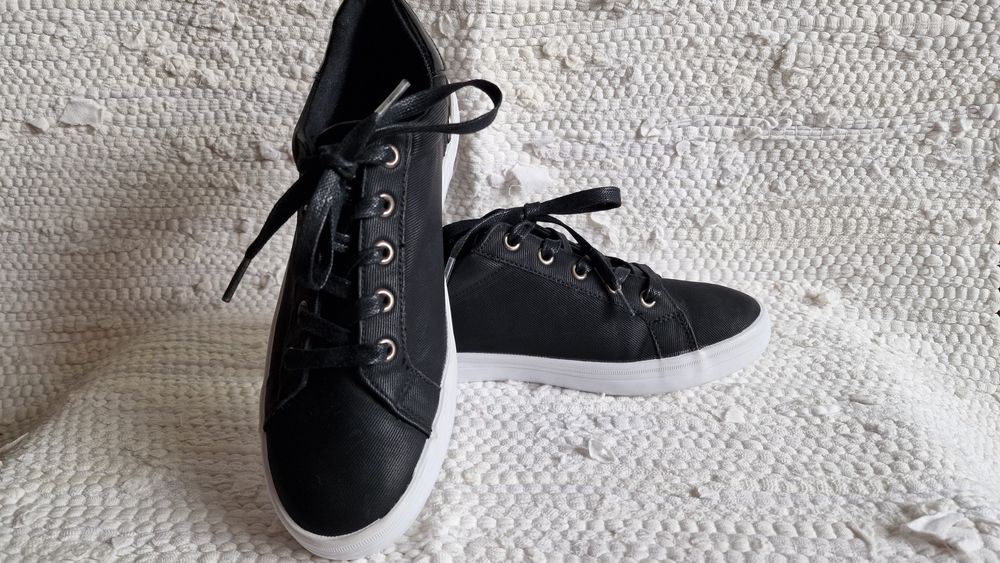 Sneakers Graceland