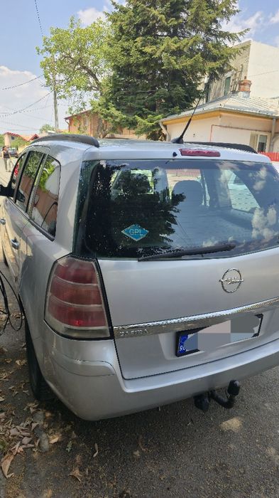Vând Opel zafira