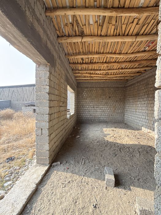 Sergeli Chortoq Maxallada yer sotiladi 4 xonali uyi bor karopka