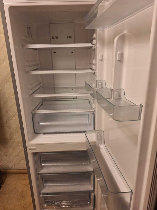 Холодильник Samsung (двухкамерный)