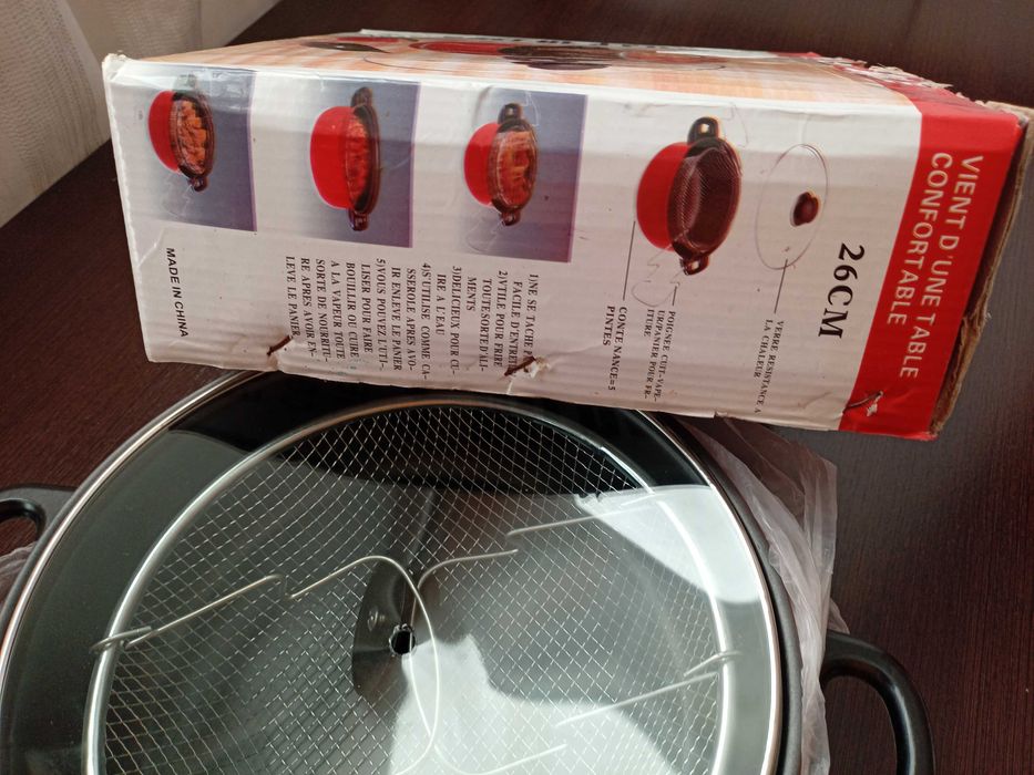 Vând cratiță cu sita și capac termorezistent