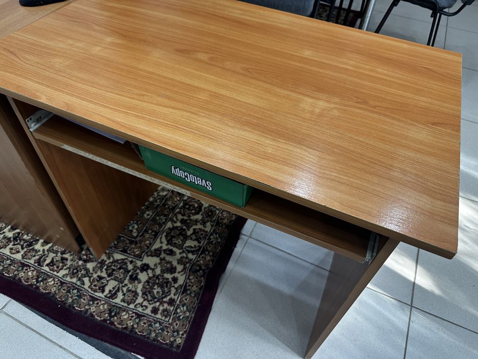 Стол приставной офисныы