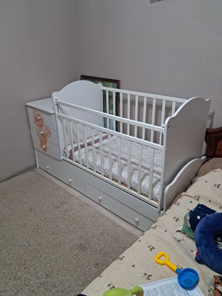 Продам манежку кровать