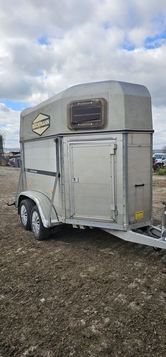 Inchiriez sau Transport animale vi, de vânzare remorca 2cai in Perfect